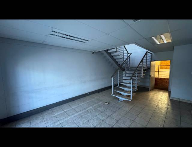 680M² WAREHOUSE TO LET IN LINBRO PARK